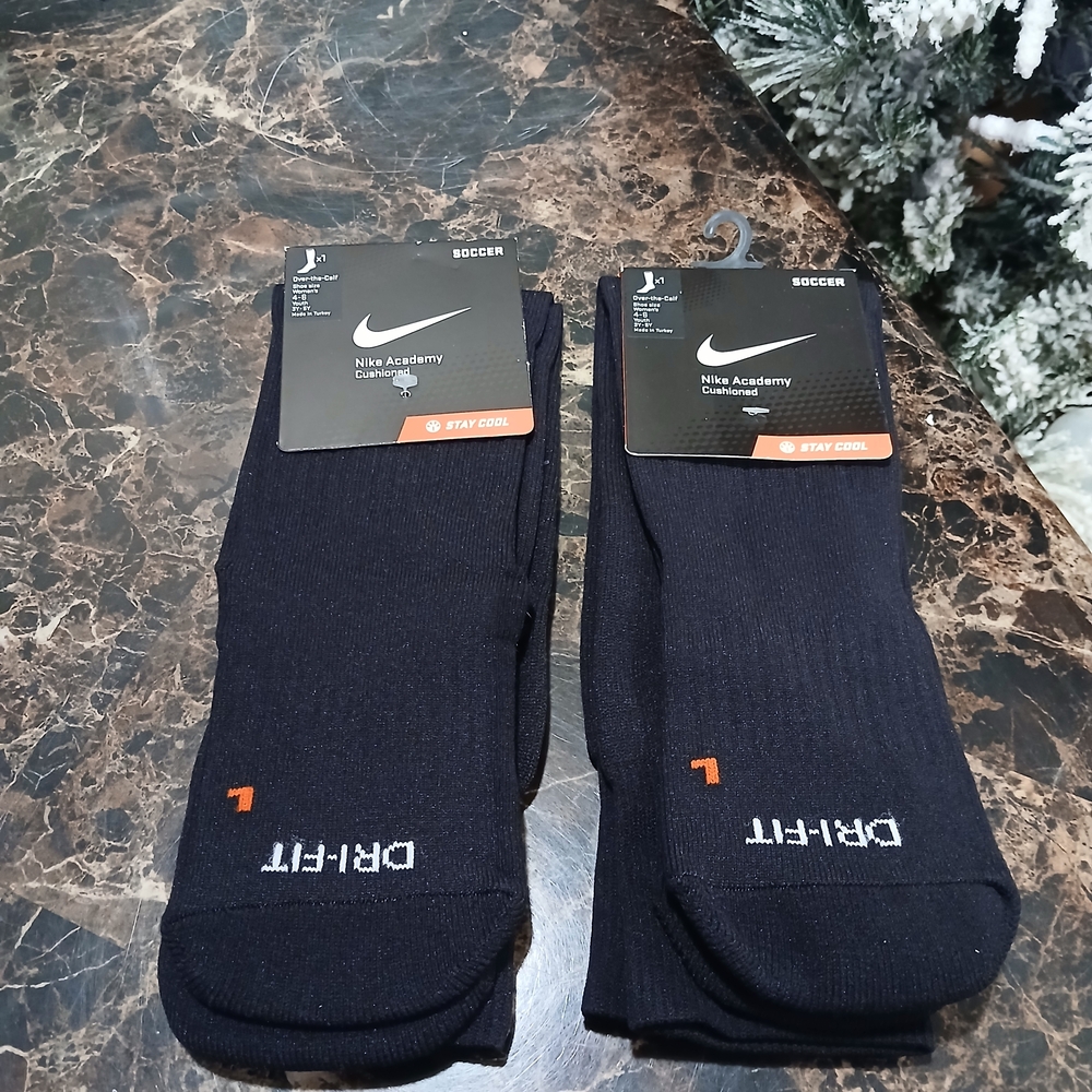 Nike Dri-Fit Academy Cushioned Over the Calf Soccer Socks Size Small Unisex